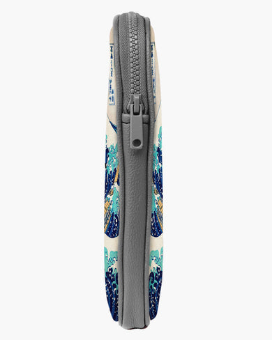 The Great Wave off Kanagawa [Katsushika Hokusai] MacBook / Laptop-Sleeve