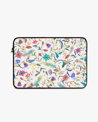 Peacock Feathers in the Garden MacBook / Laptop-Sleeve