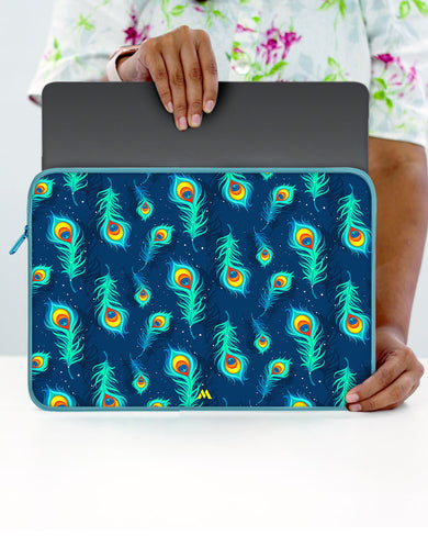 Peacock Feathered Night Sky MacBook / Laptop-Sleeve