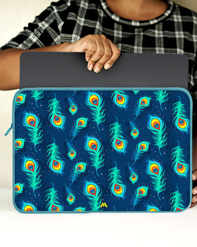 Peacock Feathered Night Sky MacBook / Laptop-Sleeve