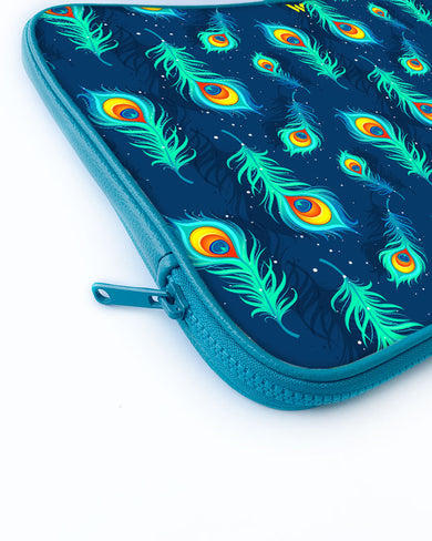 Peacock Feathered Night Sky MacBook / Laptop-Sleeve