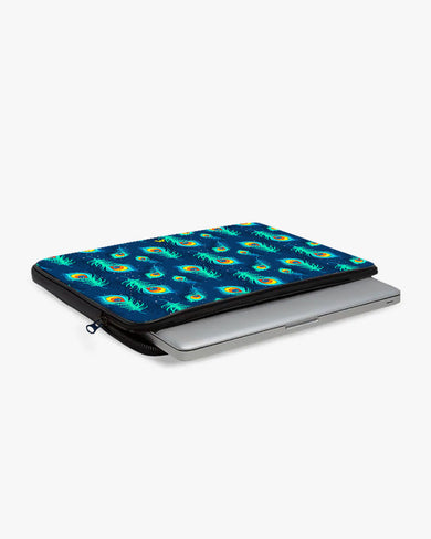 Peacock Feathered Night Sky MacBook / Laptop-Sleeve