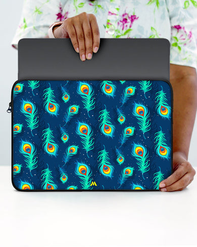 Peacock Feathered Night Sky MacBook / Laptop-Sleeve