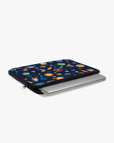 Space Frenzy MacBook / Laptop-Sleeve