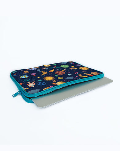 Space Frenzy MacBook / Laptop-Sleeve