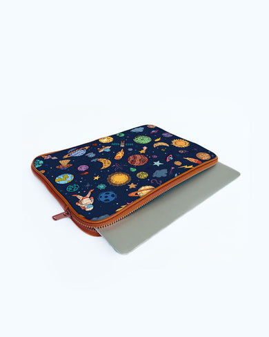 Space Frenzy MacBook / Laptop-Sleeve