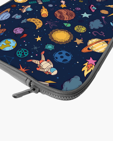 Space Frenzy MacBook / Laptop-Sleeve