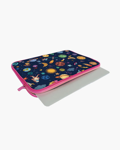 Space Frenzy MacBook / Laptop-Sleeve