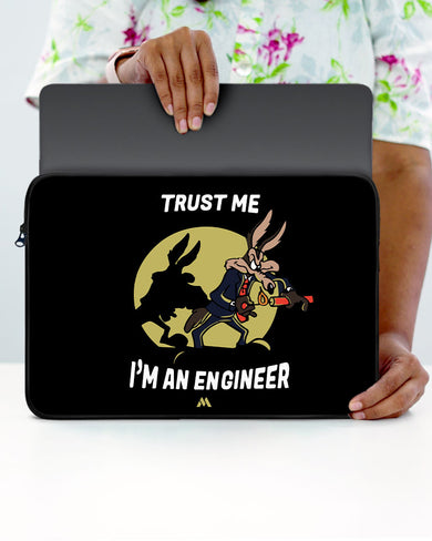 Trust The Engineer MacBook / Laptop-Sleeve