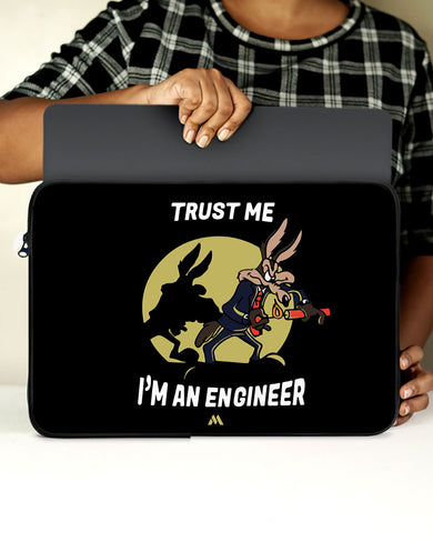 Trust The Engineer MacBook / Laptop-Sleeve