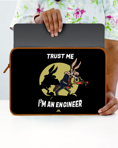 Trust The Engineer MacBook / Laptop-Sleeve