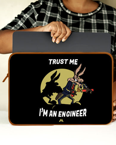 Trust The Engineer MacBook / Laptop-Sleeve