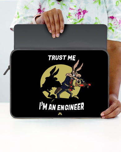 Trust The Engineer MacBook / Laptop-Sleeve