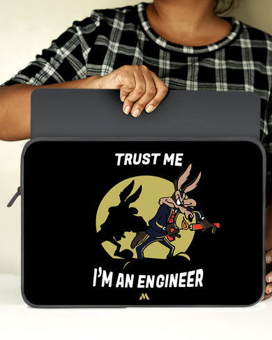 Trust The Engineer MacBook / Laptop-Sleeve