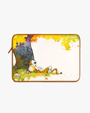 Calvin Hobbes Under Tree MacBook / Laptop-Sleeve