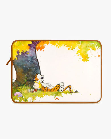 Calvin Hobbes Under Tree MacBook / Laptop-Sleeve