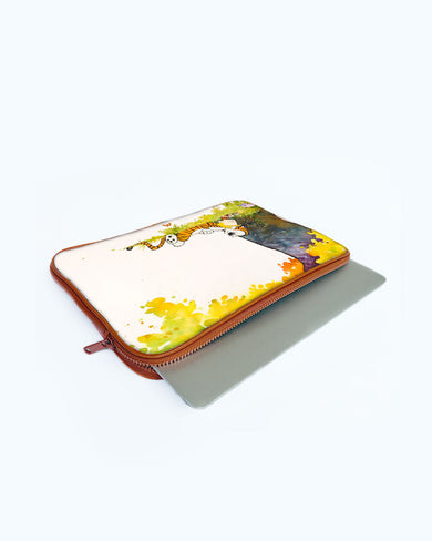 Calvin Hobbes Under Tree MacBook / Laptop-Sleeve