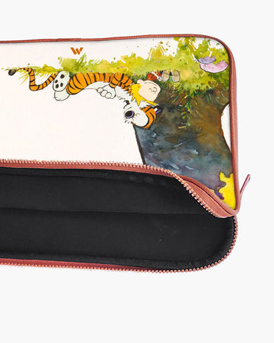 Calvin Hobbes Under Tree MacBook / Laptop-Sleeve