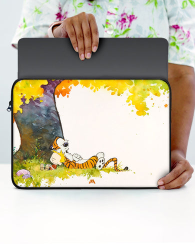 Calvin Hobbes Under Tree MacBook / Laptop-Sleeve