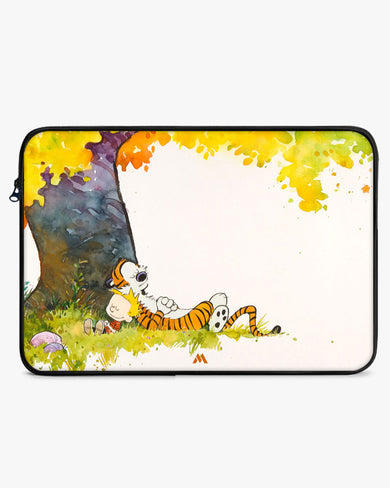 Calvin Hobbes Under Tree MacBook / Laptop-Sleeve