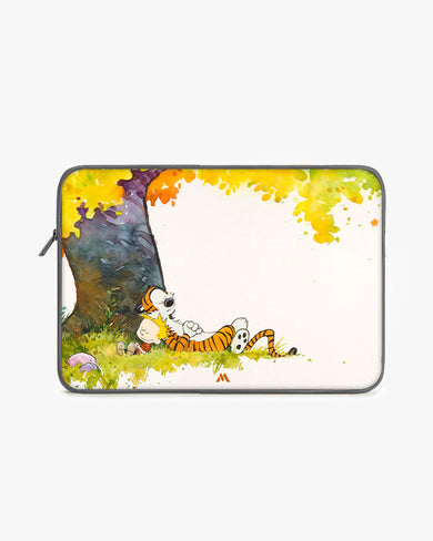 Calvin Hobbes Under Tree MacBook / Laptop-Sleeve