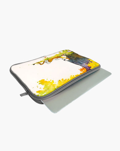 Calvin Hobbes Under Tree MacBook / Laptop-Sleeve