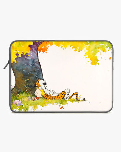 Calvin Hobbes Under Tree MacBook / Laptop-Sleeve