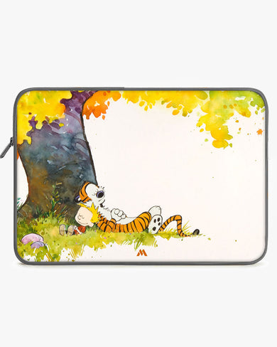 Calvin Hobbes Under Tree MacBook / Laptop-Sleeve