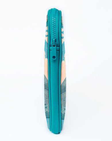 Mount Fuji from Lake Yamanaka [Hiroaki Takahashi] MacBook / Laptop-Sleeve