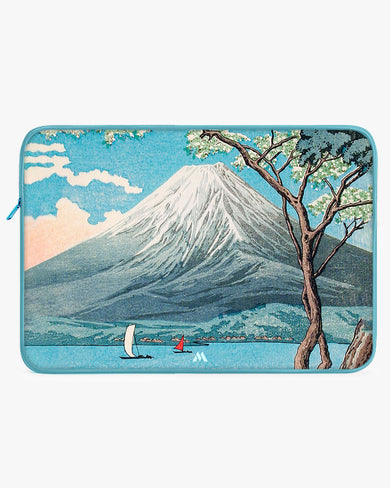 Mount Fuji from Lake Yamanaka [Hiroaki Takahashi] MacBook / Laptop Sleeve