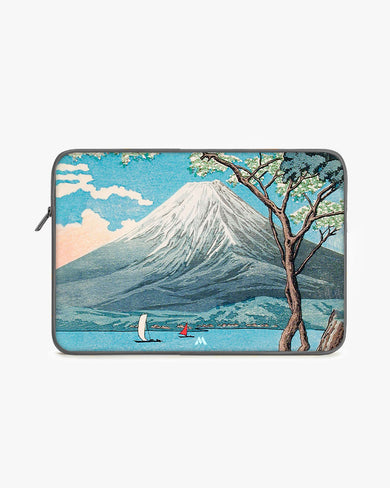 Mount Fuji from Lake Yamanaka [Hiroaki Takahashi] MacBook / Laptop-Sleeve
