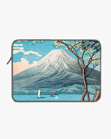 Mount Fuji from Lake Yamanaka [Hiroaki Takahashi] MacBook / Laptop-Sleeve