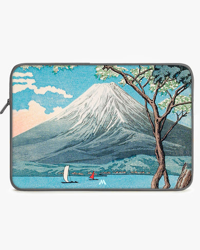 Mount Fuji from Lake Yamanaka [Hiroaki Takahashi] MacBook / Laptop-Sleeve