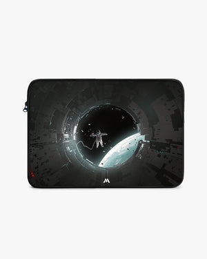 Through The Airlock MacBook / Laptop-Sleeve