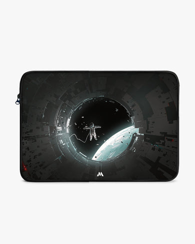 Through The Airlock MacBook / Laptop-Sleeve